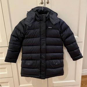 Patagonia girls winter coat, dark grayish-navy colour. Sz10 down/feather